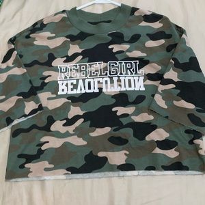 💙3/20 H&M camo crop top